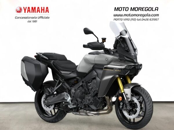 TRACER 9 GT Y-AMT ARGENTO OPACO 20252